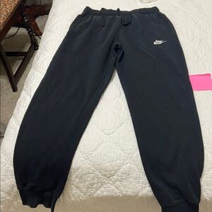 Nike Mens jogger style Sweatpants